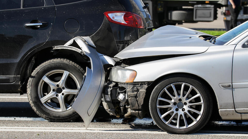 תאונת דרכים, אילוסטרציה (צילום: StockPhotosLV/Shutterstock) תאונת דרכים תאונה מכוניות