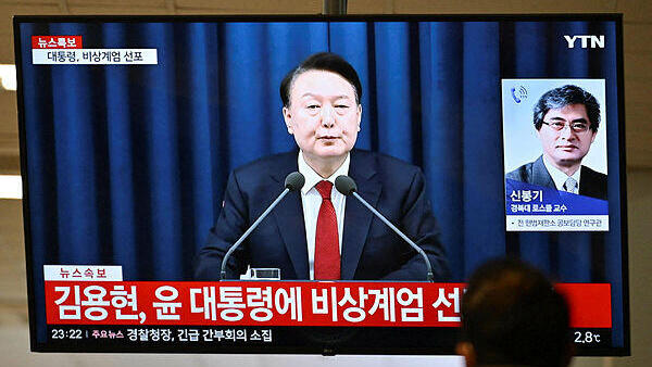 נשיא דרום קוריאה יון סוק יאול מכריז על משטר צבאי