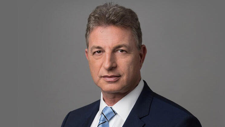 עו״ד עופר צור