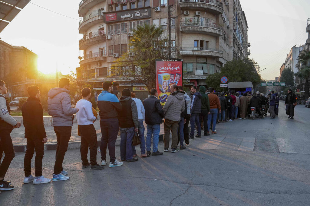 תור ללחם בעיר חלב בסוריה שנכבשה על ידי המורדים