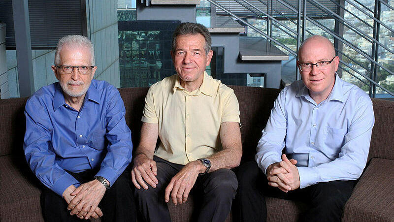 מימין איציק שנידובסקי מנכל חברת אנליסט ; שמואל לב מבעלי אנליסט ; אהוד שילוני מ בעלי אנליסט