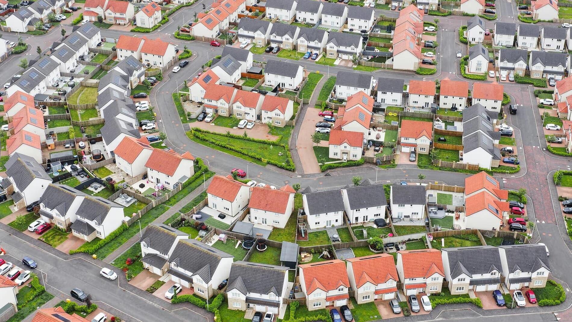 שכונת מגורים בישופטון בריטניה מחירי בתים נדל"ן