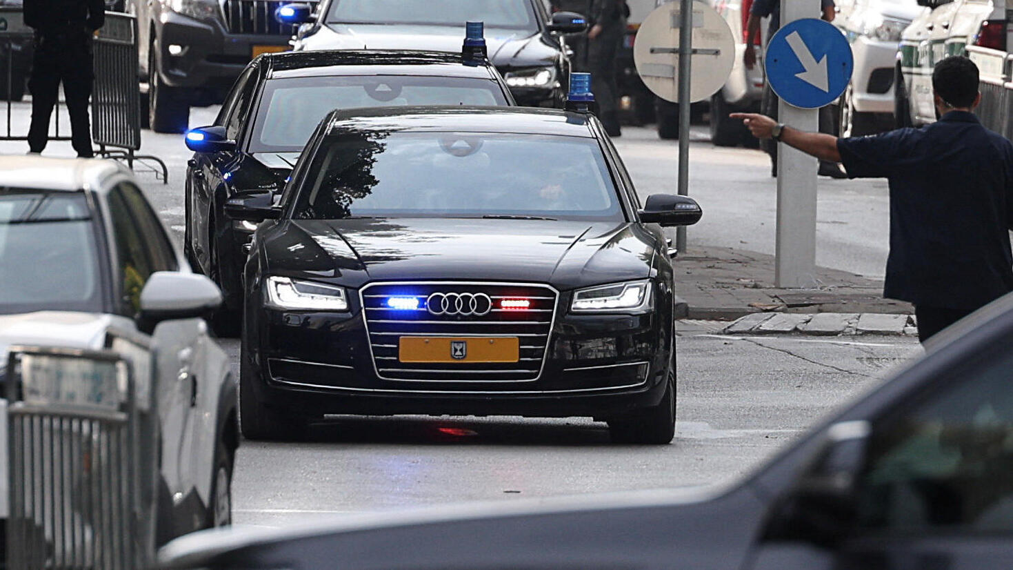 שיירת ראש הממשלה בדרכה לבית המשפט