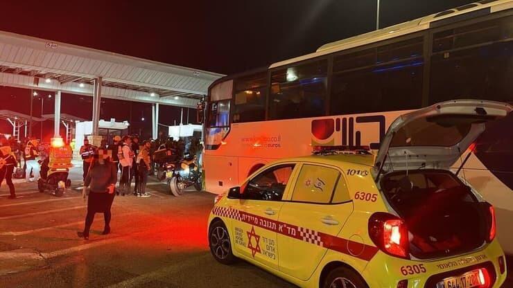 פיגוע ירי בשומרון (צילום: תיעוד מבצעי מד״א) פיגוע ירי ב שומורן אוטובוס קווים 11.12.2024