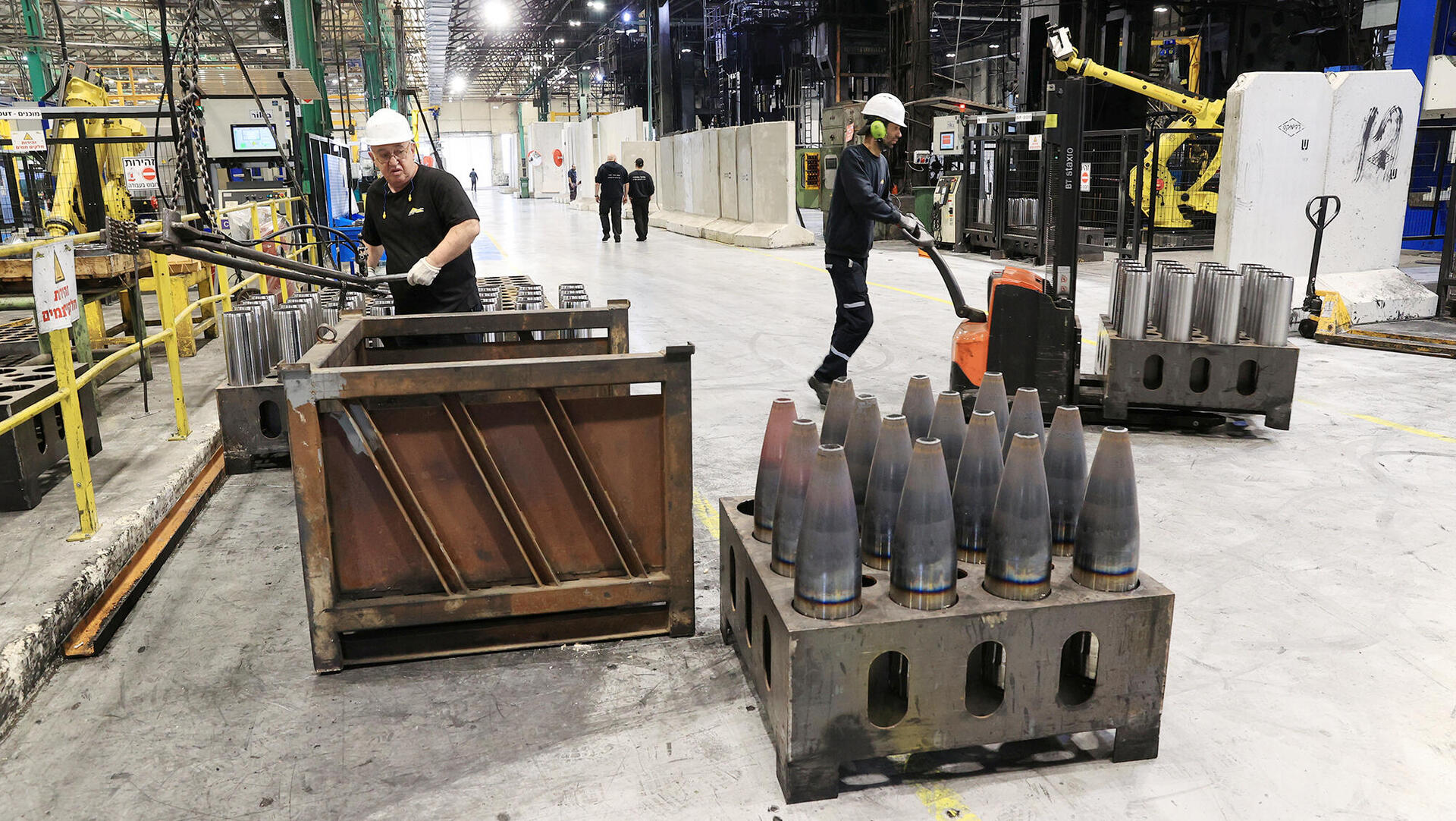 קו יצור פגזים ומרגמות ב מפעל ב חיפה של אלביט מערכות 