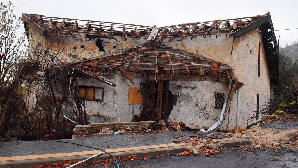 בית הרוס במטולה (צילום: אביהו שפירא) בית הרוס ב מטולה נזק כתוצאה מ פגיעה ישירה של טילים ו רקטות