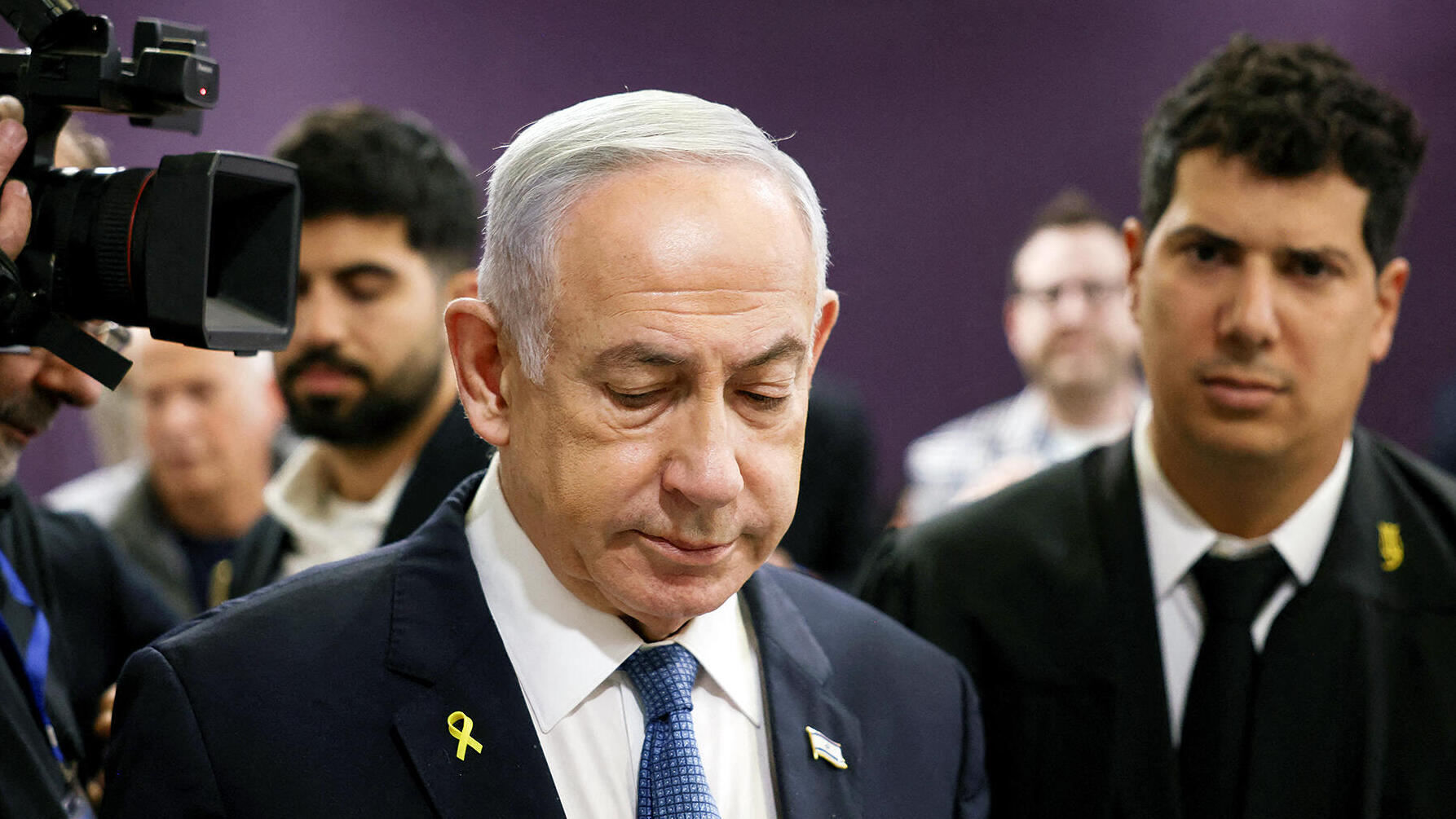 מימין עו"ד עמית חדד וראש הממשלה בנימין נתניהו אתמול ב בית המשפט