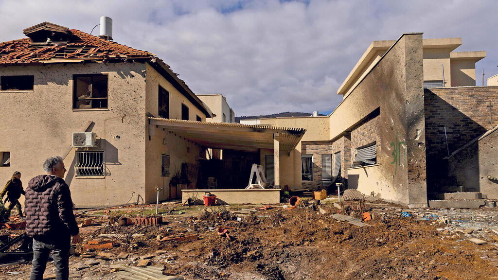 בית שנפגע מרקטה בקריית שמונה (צילום: Amir Levy/Getty Images) קריית שמונה זירה נפילה פגיעה רקטה ירי מ לבנון