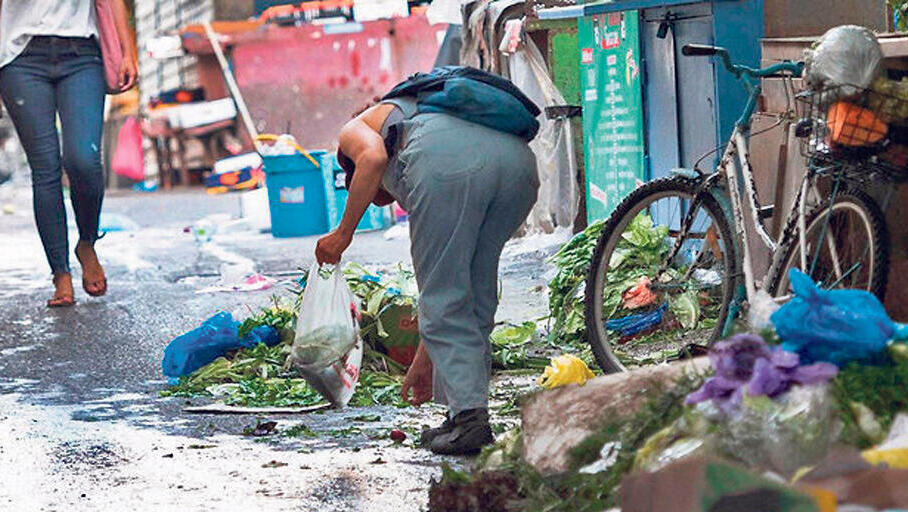 עוני הומלס זבל אשפה ב שוק הכרמל