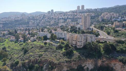 "חשופים לסיכוני חיים": בעלי דירות בנשר מאשימים את רמ"י בהכשלת פינוי בינוי