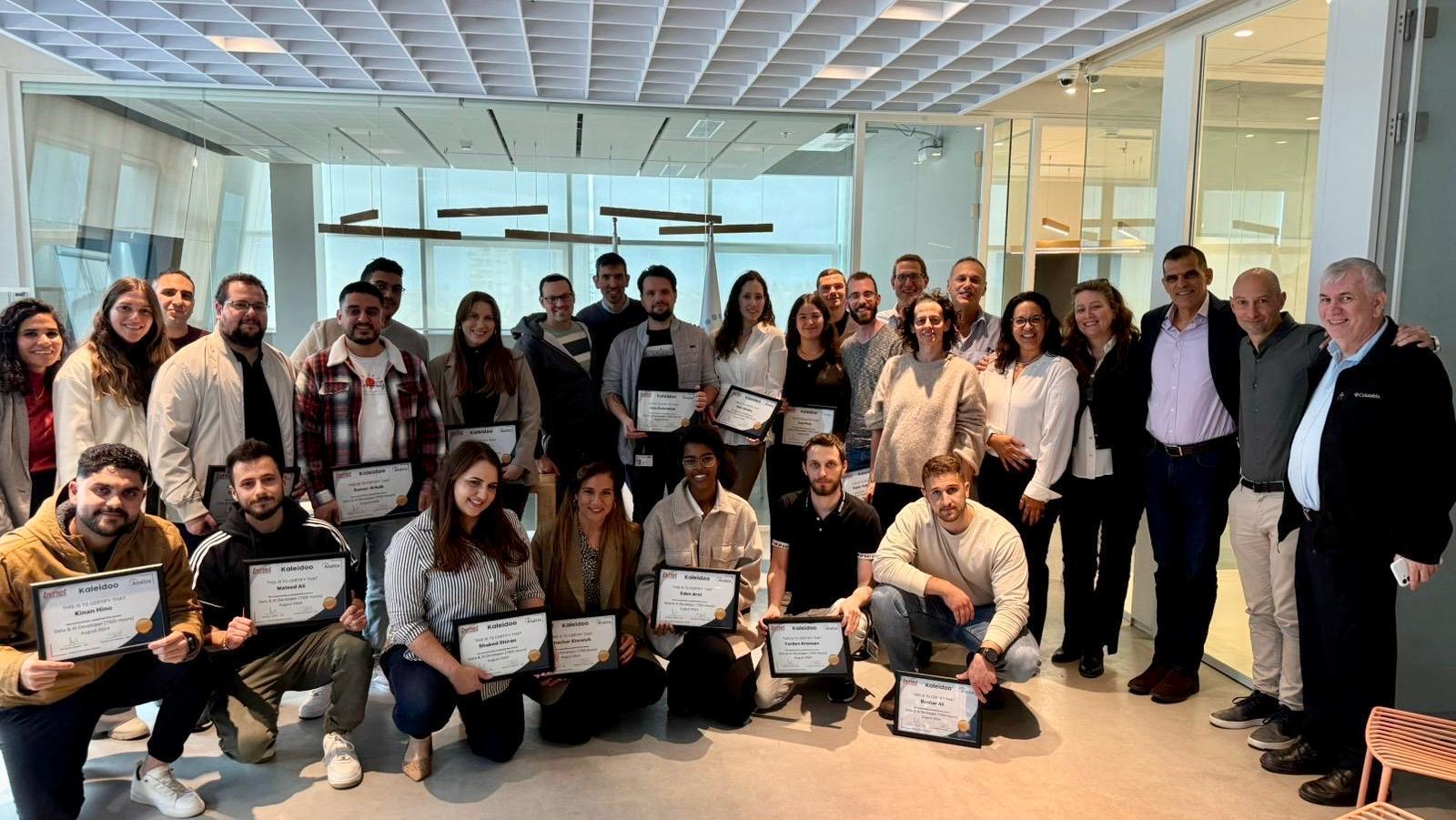 צוות בינת ובוגרי ההכשרה 