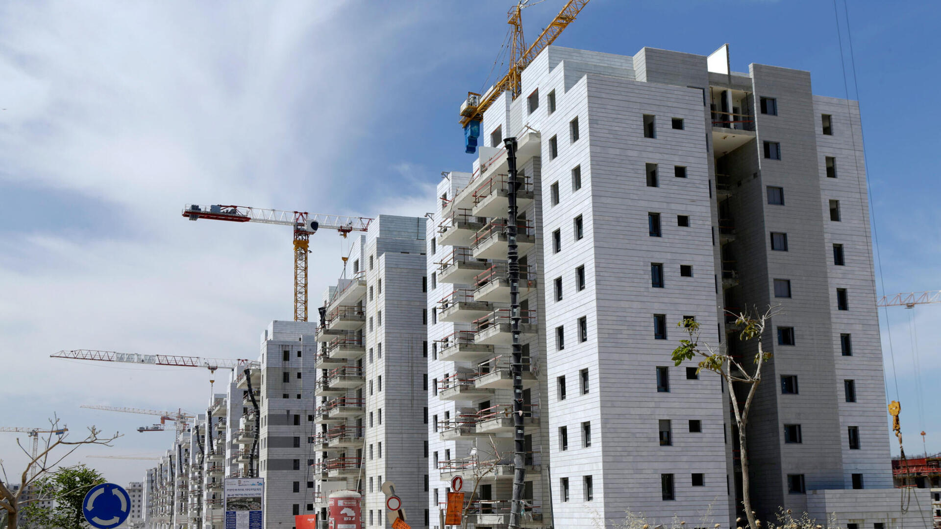 פרויקט מגורים בבנייה של חברה חברת שבירו ב יבנה 