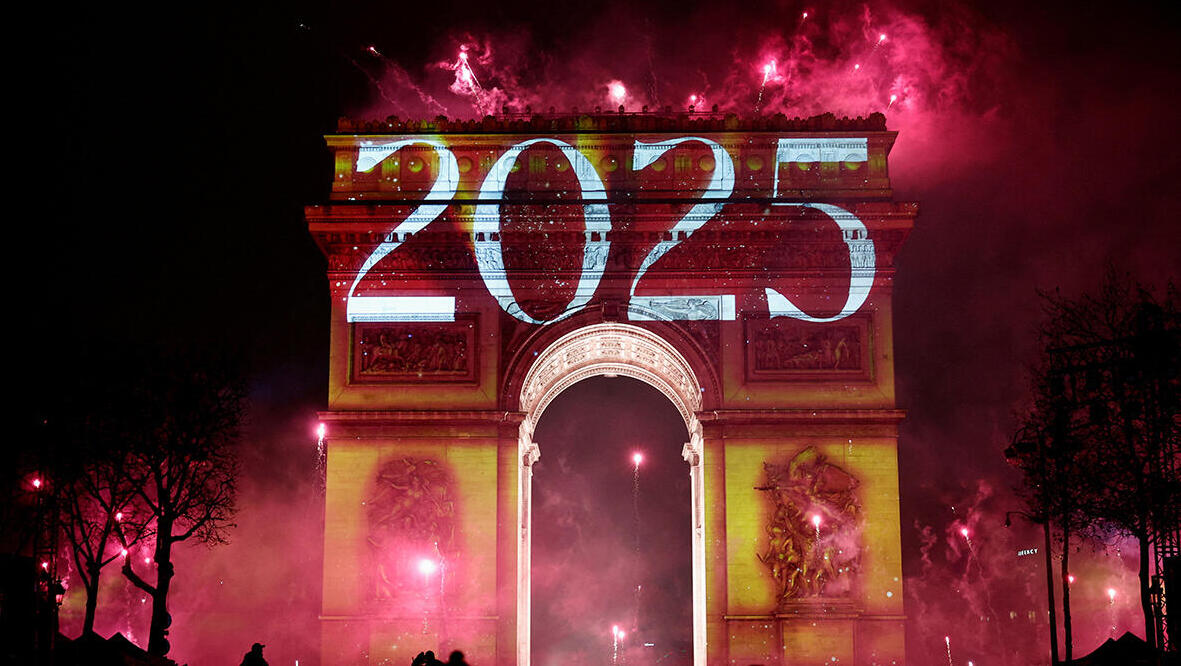 פוטו חגיגות השנה החדשה 2025 פריז שאנז אליזה