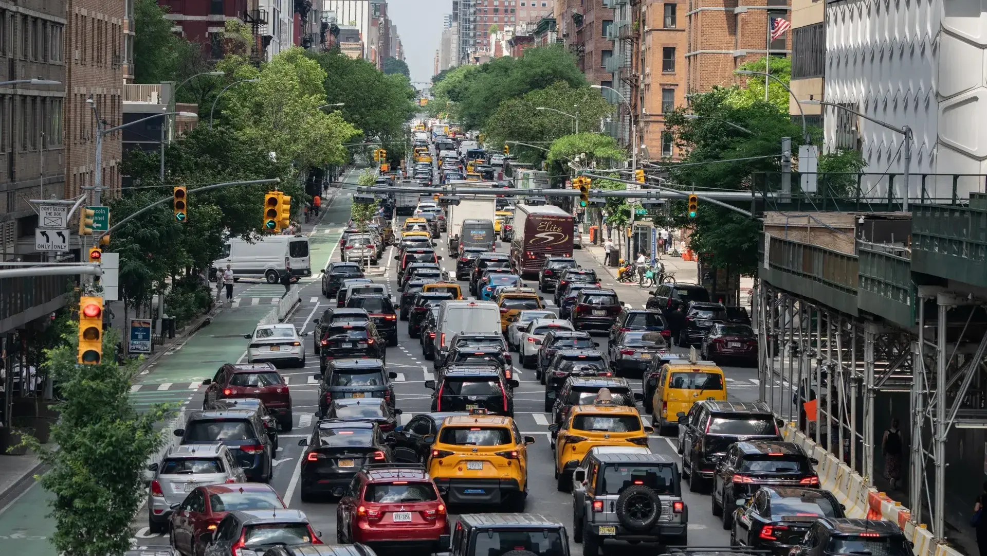 מנהטן ניו יורק תנועה כבדה פקקים זיהום אוויר