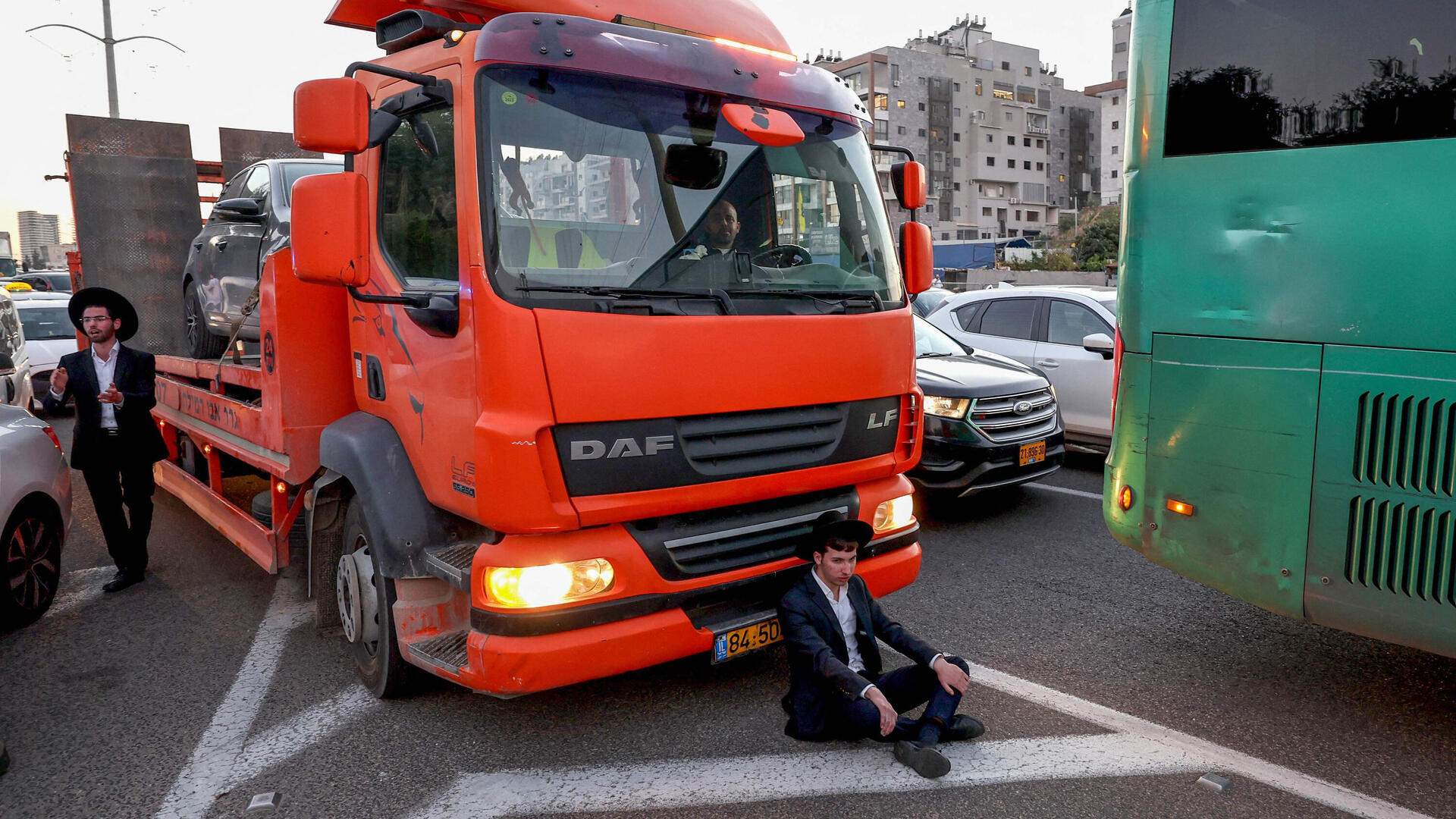 הפגנה של חרדים נגד גיוס לצה"ל 2 גיוס חרדים בכביש 4 ינואר 2025