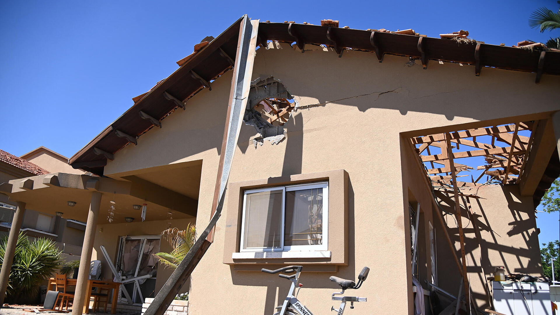 בית ב שדרות שנפגע מנפילת רקטה