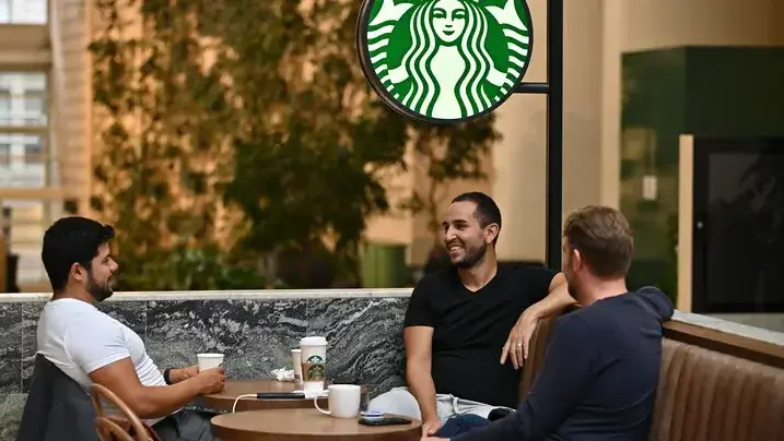 ישיבה ב בית קפה סטארבקס