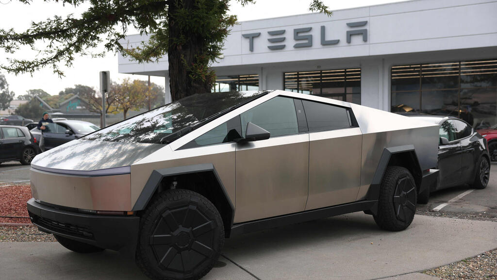 טסלה סייברטראק ב קליפורניה ארה"ב 20.12.24