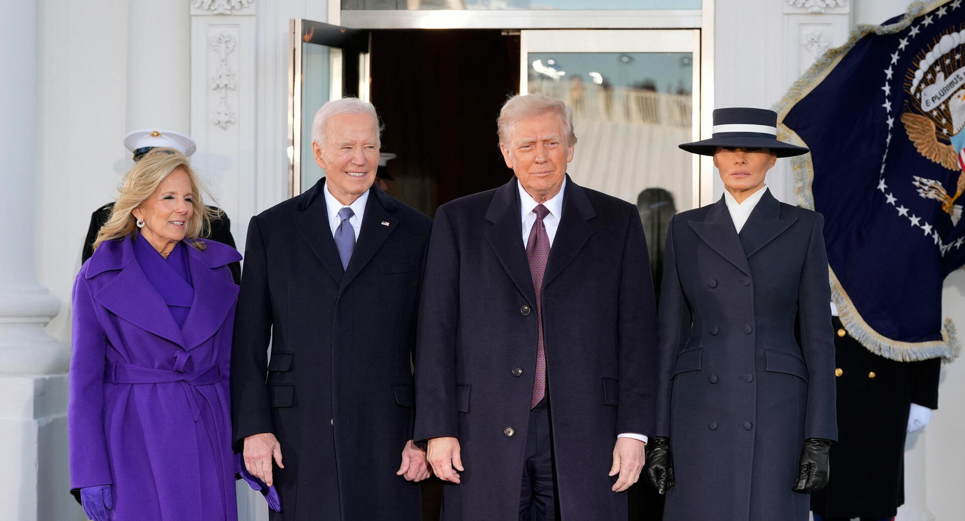 טקס ההשבעה מלניה ו דונלד טראמפ יחד עם ג'ו ביידן ואישתו 