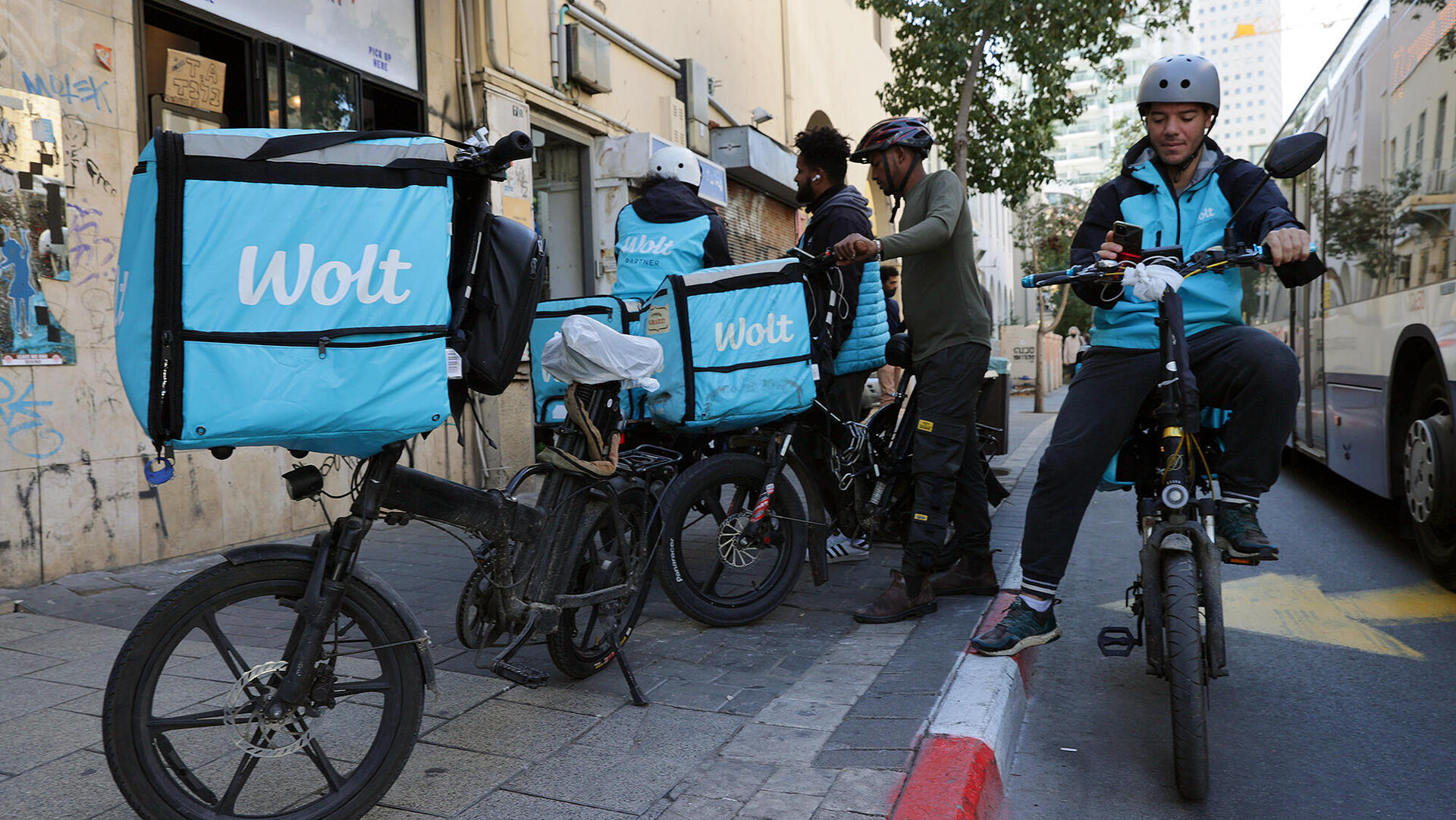 שליחי וולט WOLT תל אביב
