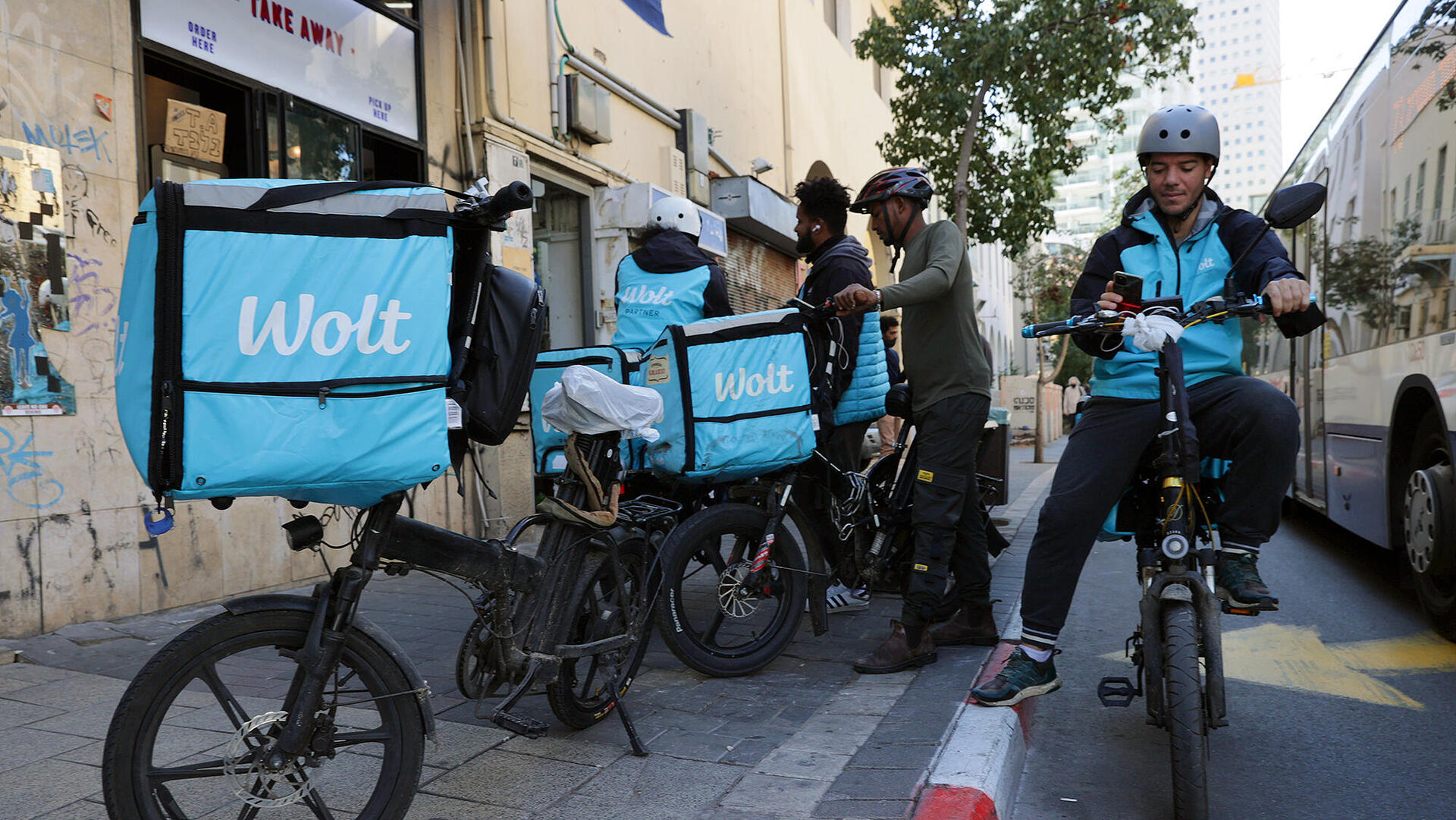 שליחי וולט WOLT תל אביב