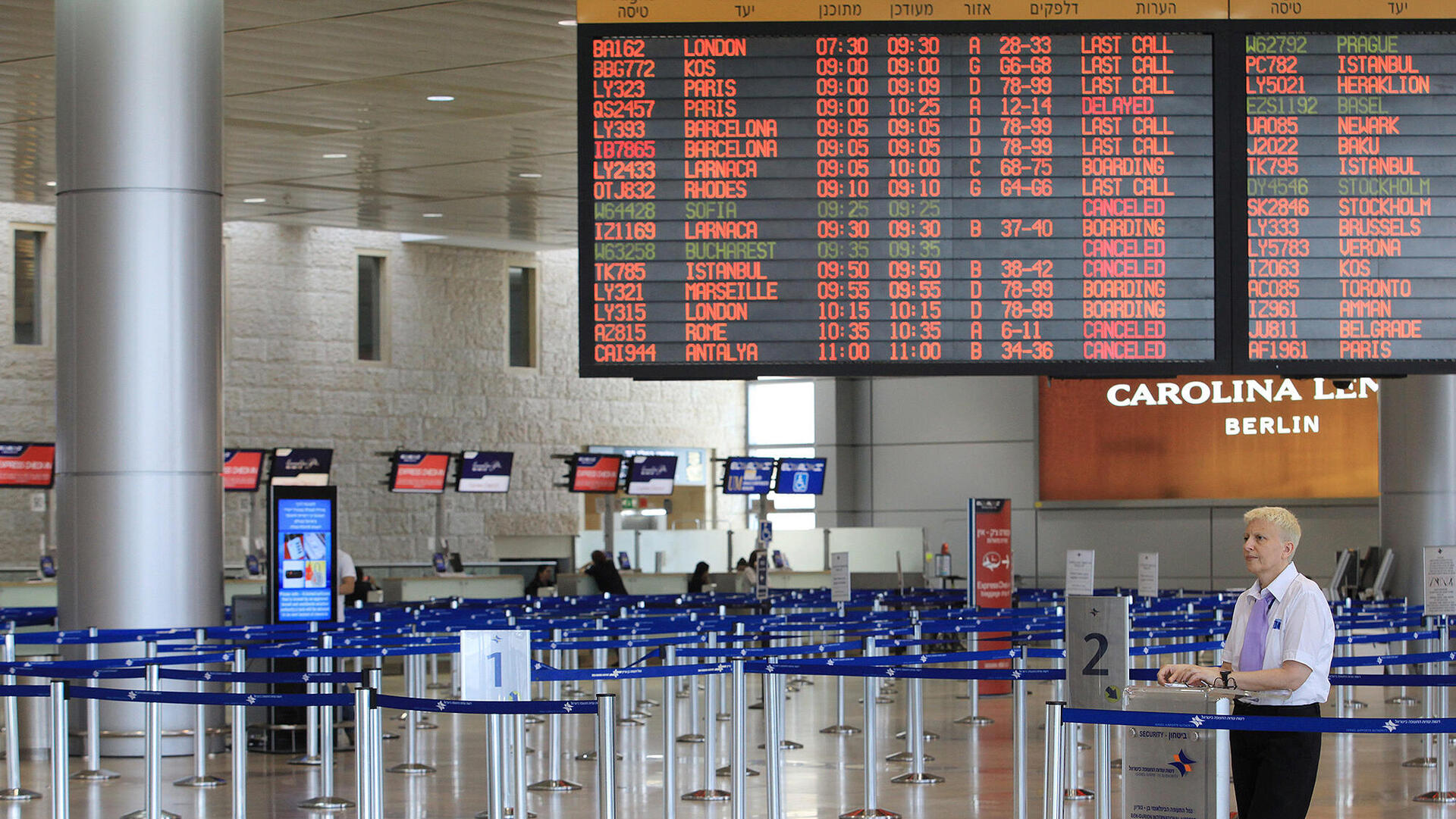 לוח טיסות מבוטלותב טרמינל 3 ב נתב"ג נמל התעופה בן גוריון