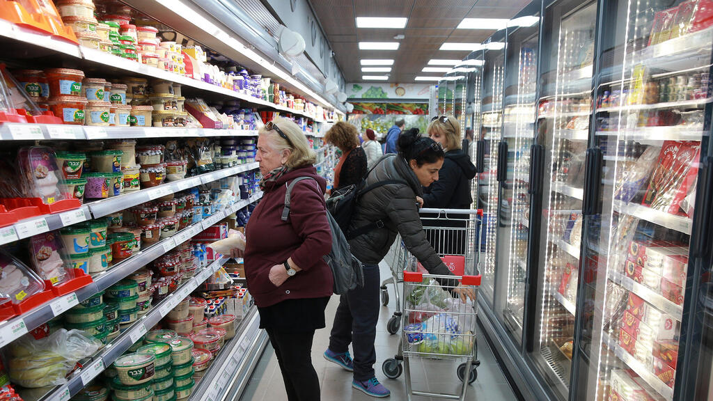 סופרמרקט בהרצליה (צילום: אוראל כהן) סופרמרקט קניות רשת מזון סניף של רמי לוי בשכונה הרצליה