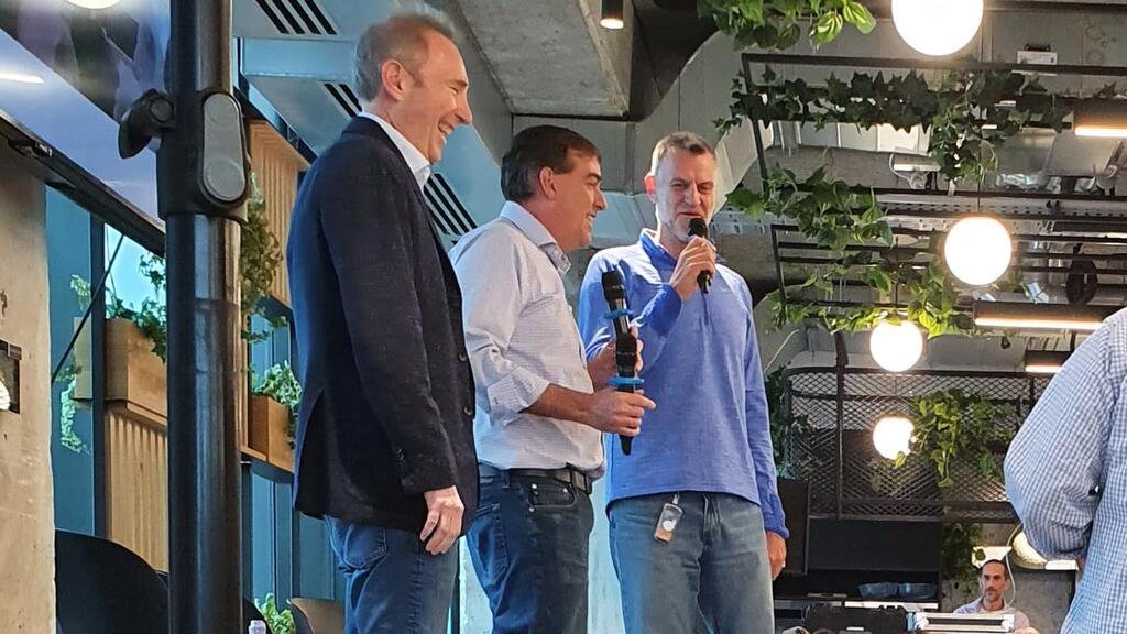 משמאל מנכ"ל אמזון אנדי ג'סי ומנכ"ל AWS מאט גרמן ב ביקור בישראל 26.1.25