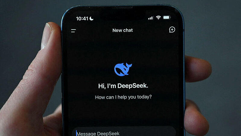 אפליקציית דיפסיק DeepSeek בינה מלאכותית AI חברה סינית