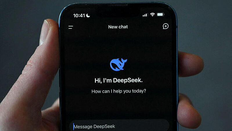 אפליקציית דיפסיק DeepSeek בינה מלאכותית AI חברה סינית