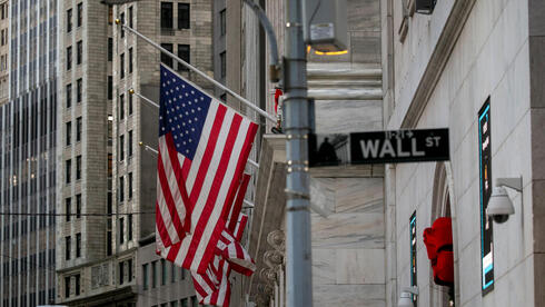 מגמה מעורבת בוול סטריט; אמון הצרכנים בשפל חדש