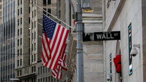 תנועות קלות בוול סטריט, הנפט עולה ב-3%