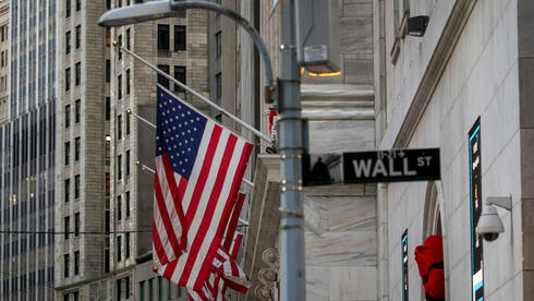 צילום: Michael Nagle/Bloomberg אינטל נופלת ב-12% בטרום בניו יורק; הזהב התקרב ל-5,000 ד', הכסף ל-100 ד'