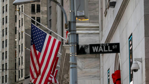 אחד מ-3 גורמים הוריד בעבר את וול סטריט ביותר מ-10% בשנה - עכשיו שלושתם קיימים ביחד