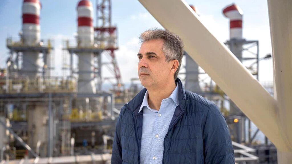 Energy Minister Eli Cohen visits the Karish gas rig. (Photo: Asaf Magal, GPO) שר האנרגיה אלי כהן ביקור ב אסדת הגז כריש