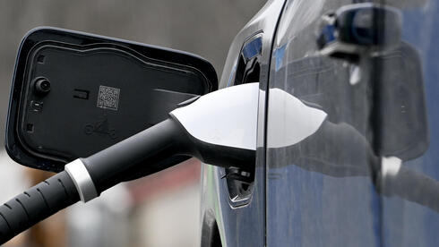 אפקט הדומינו של איראן: המתיחות במפרץ דוחפת את אירופה למכוניות חשמליות