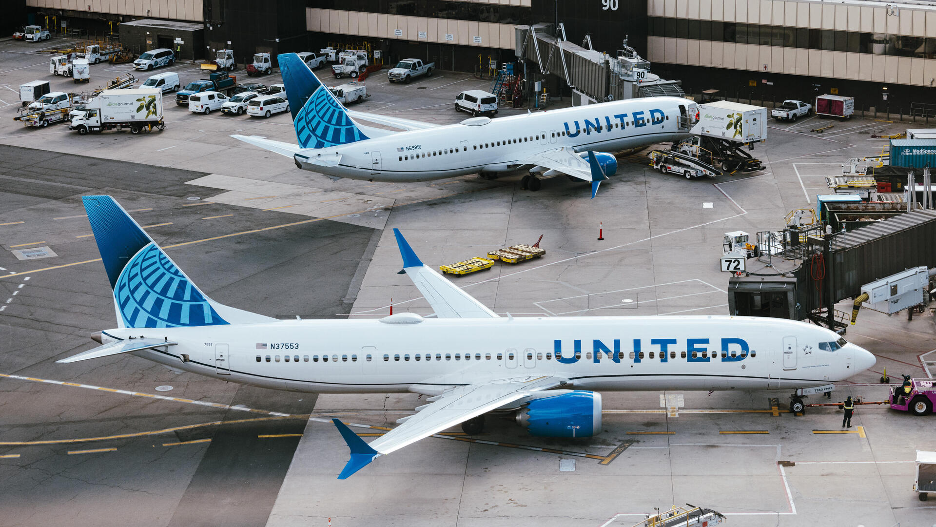 מטוסים של יונייטד איירליינס ב נמל התעופה ניוארק ליברטי 19.3.24