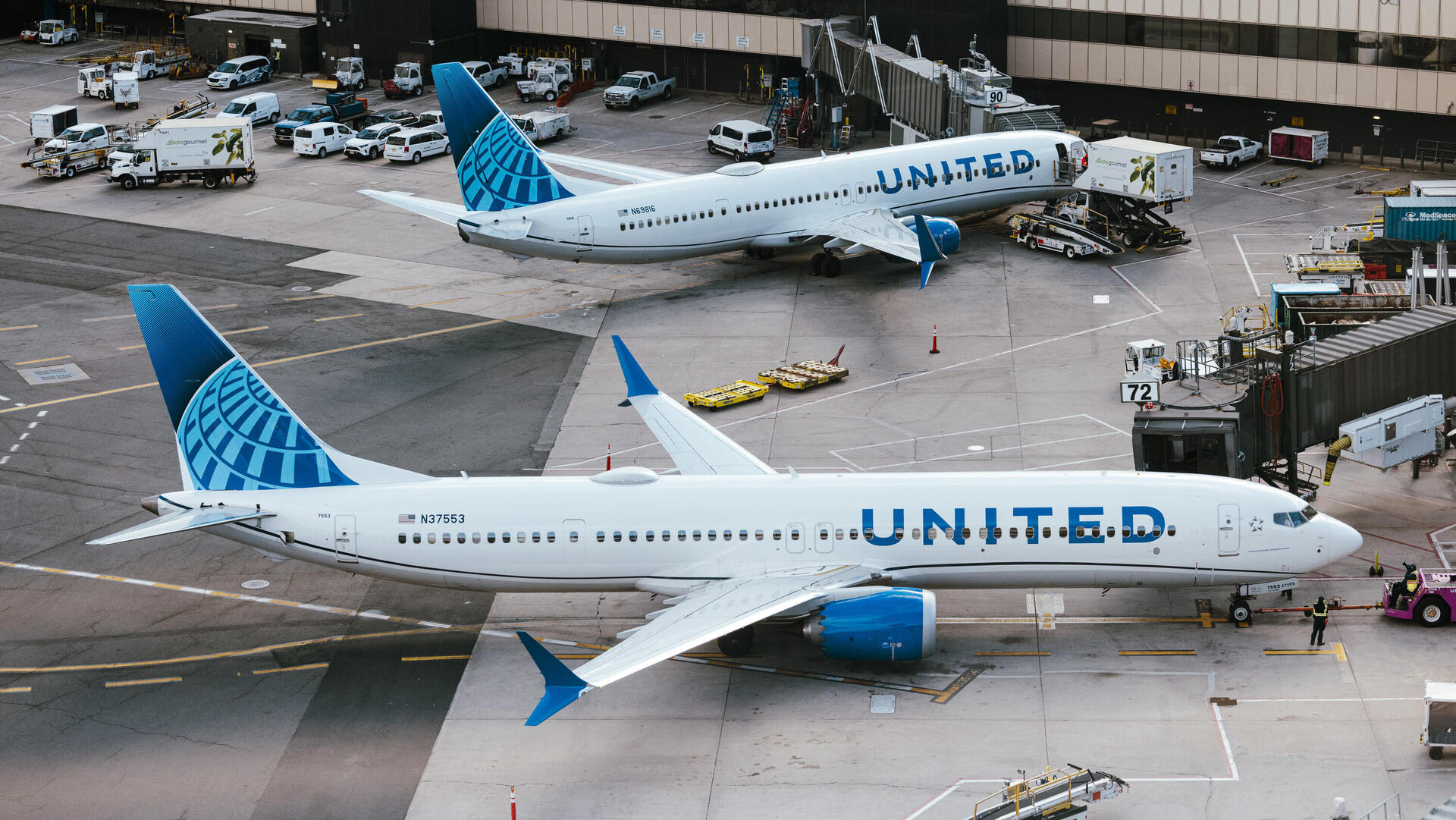 מטוסים של יונייטד איירליינס ב נמל התעופה ניוארק ליברטי 19.3.24