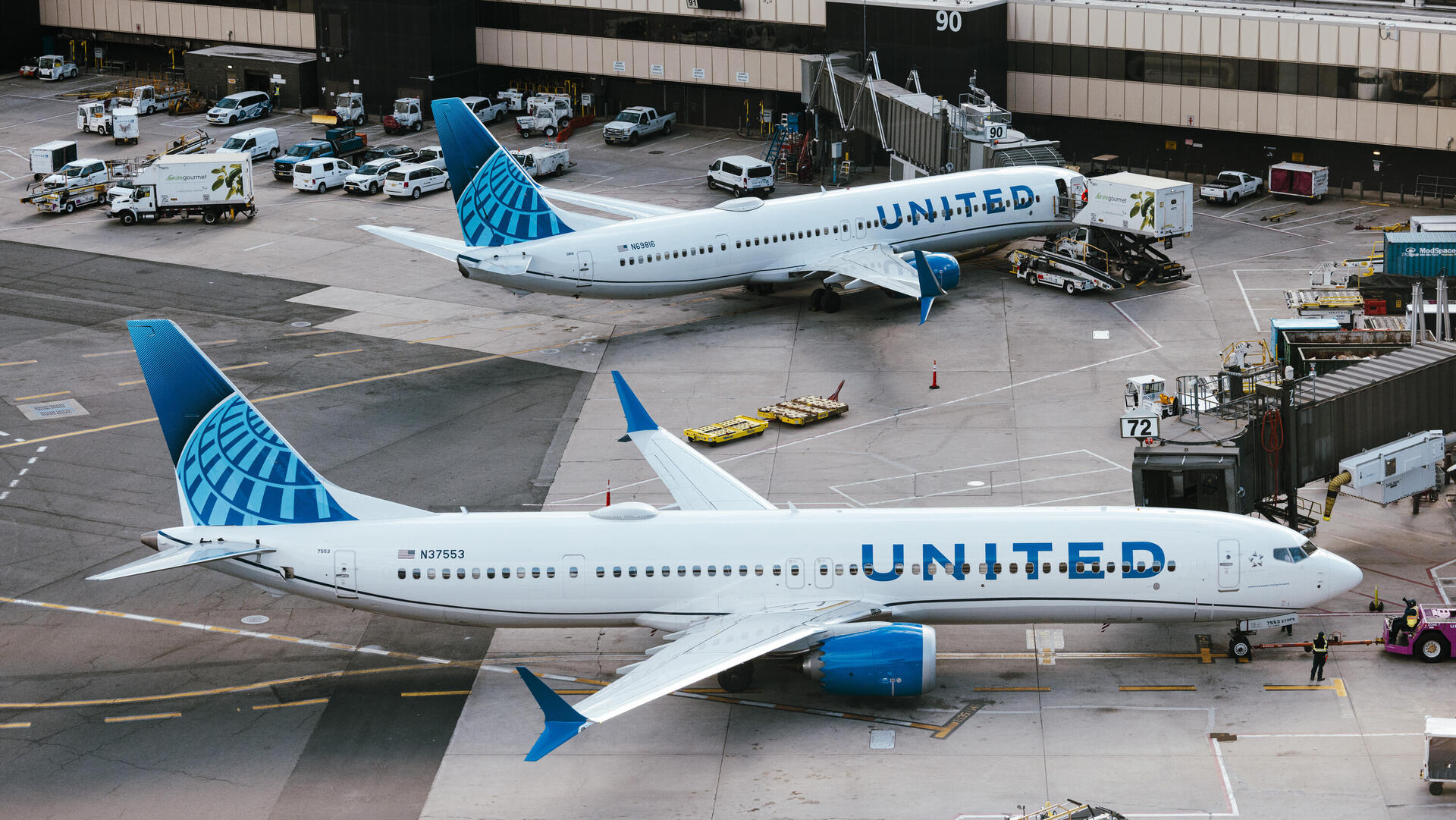 מטוסים של יונייטד איירליינס ב נמל התעופה ניוארק ליברטי 19.3.24