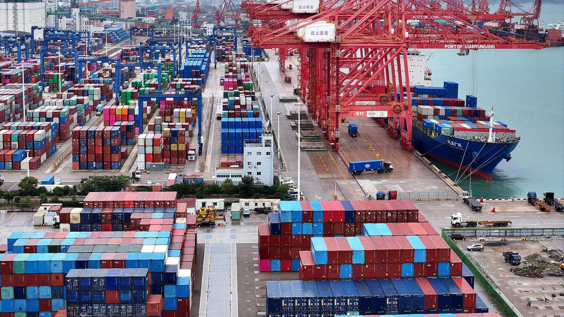 מכולות בנמל בסין