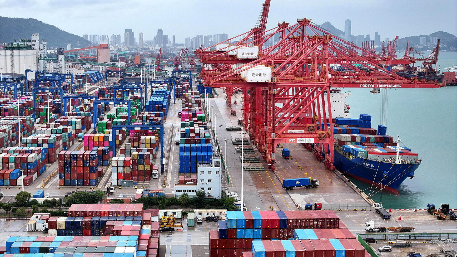 מכולות בנמל בסין