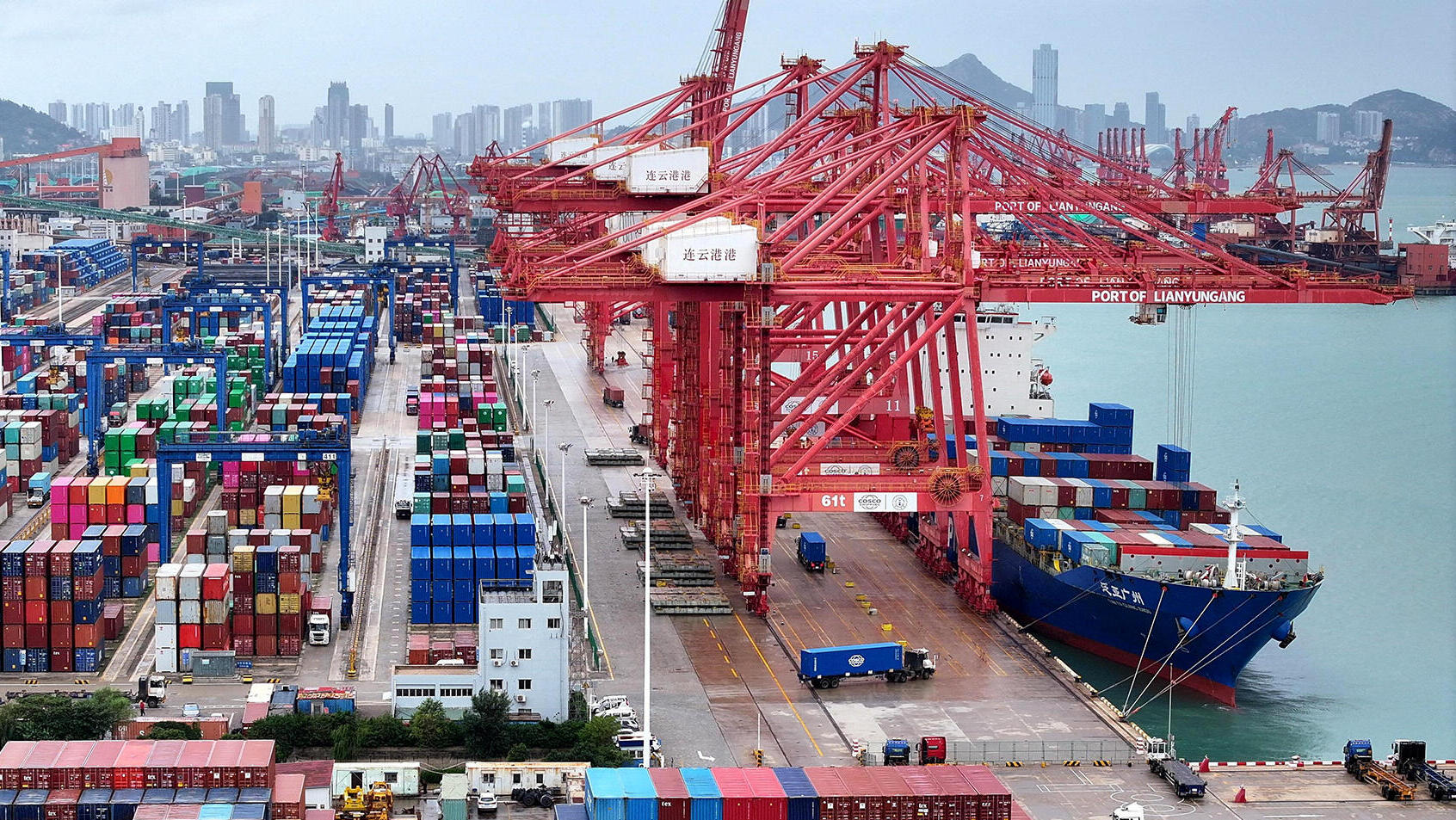 מכולות בנמל בסין