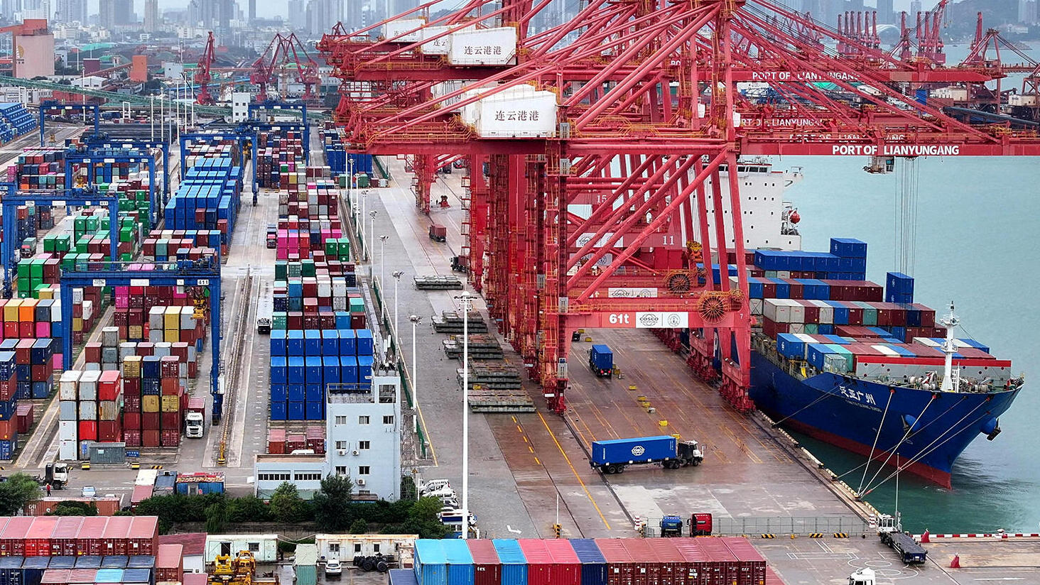 מכולות בנמל בסין