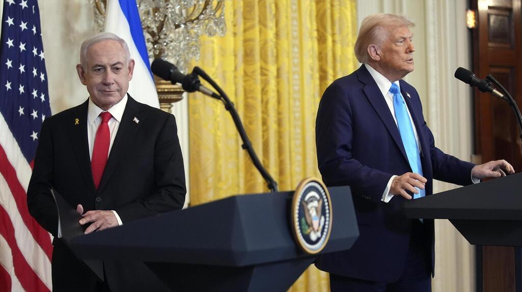 נשיא ארה"ב דונלד טראמפ מציג את תוכניתו ליום שאחרי בעזה עם ראש הממשלה בנימין נתניהו (צילום: Evan Vucci / AP) נשיא ארה"ב דונלד טראמפ מציג את תוכניתו ליום שאחרי בעזה עם ראש הממשלה בנימין נתניהו