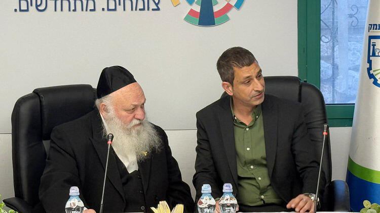 ראש העירייה יקי בן חיים שר הבינוי והשיכון יצחק גולדקנופף