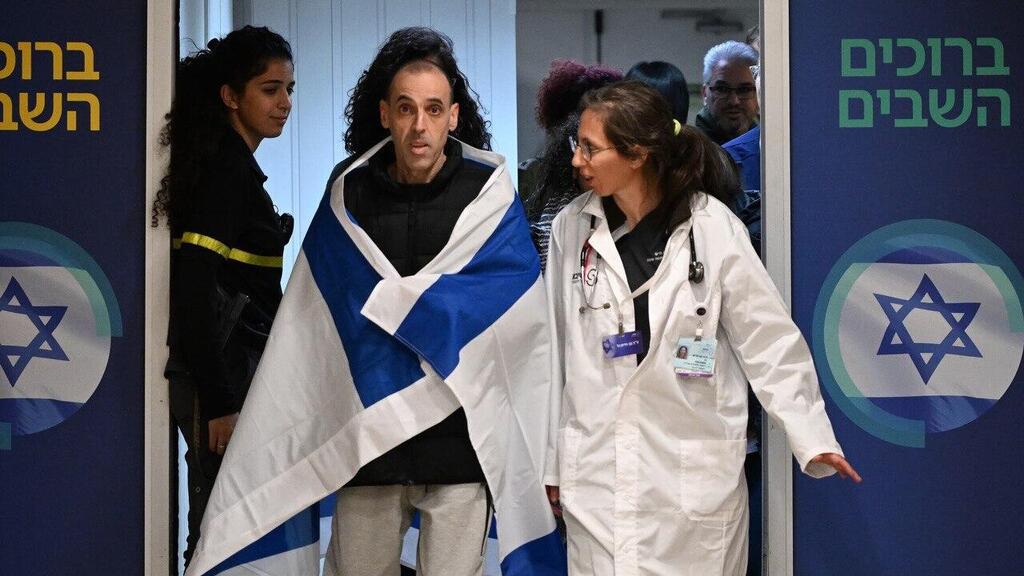 אלי שרעבי לאחר שחרורו משבי חמאס