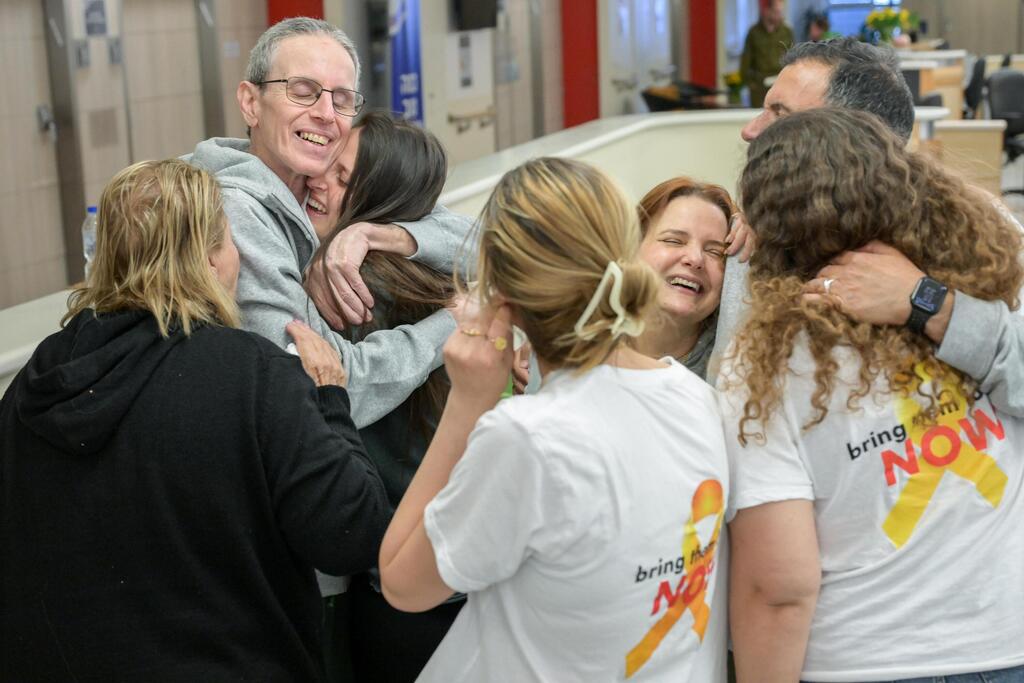 אוהד בן עמי נפגש עם משפחתו בבית החולים 2