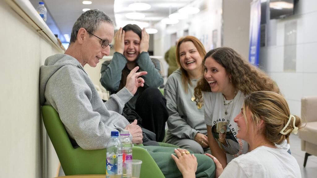 אוהד בן עמי נפגש עם משפחתו בבית החולים 1