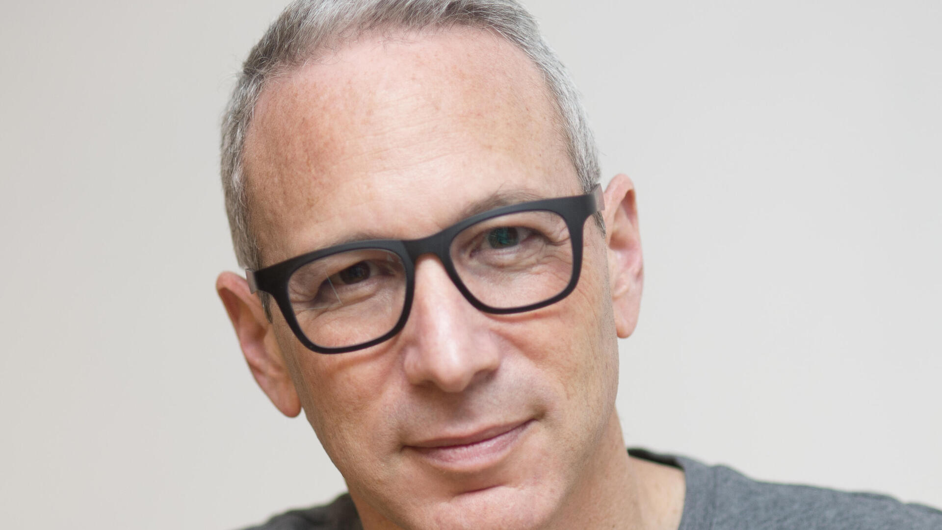 דניאל שרייבר, מנכ"ל ומייסד משותף של חברת למונייד ויו״ר מכון מוזאיק למדיניות בינה מלאכותית