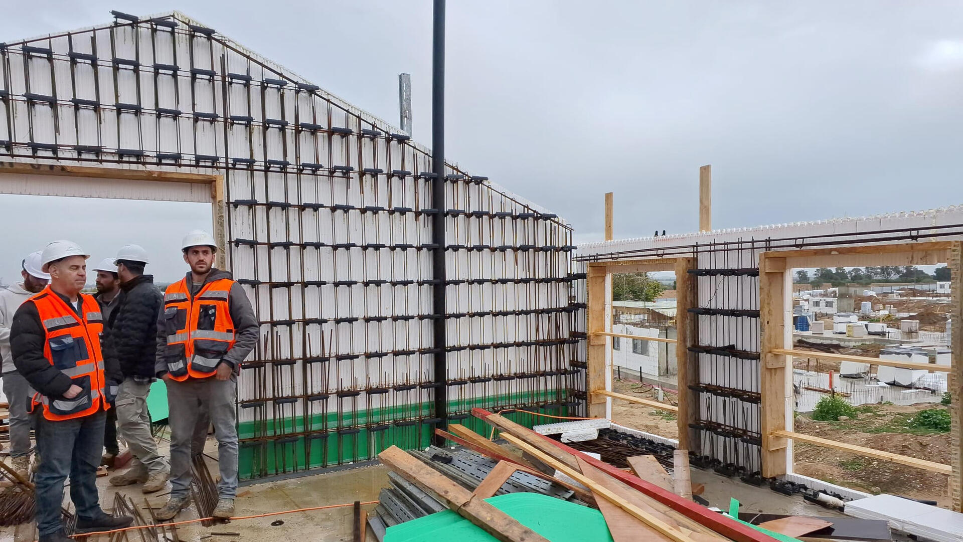 בנייה ושיקום ב קיבוץ בארי